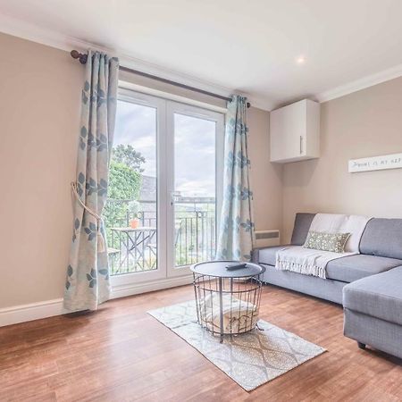 Modern Apartment Within Short Walk Of The Castle, High Street And Long Walk - Free Parking Windsor Kültér fotó