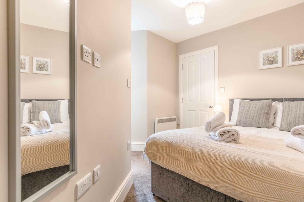 Modern Apartment Within Short Walk Of The Castle, High Street And Long Walk - Free Parking Windsor Kültér fotó