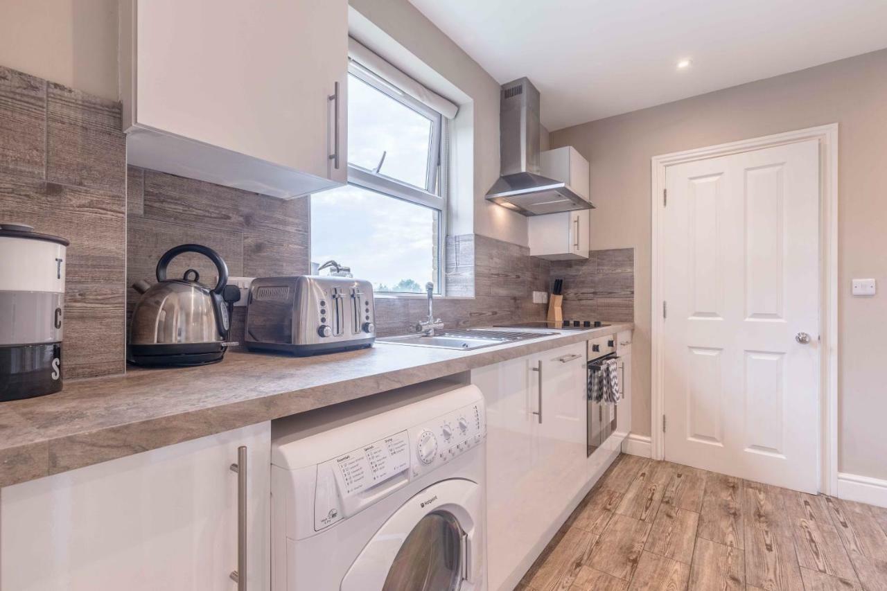 Modern Apartment Within Short Walk Of The Castle, High Street And Long Walk - Free Parking Windsor Kültér fotó