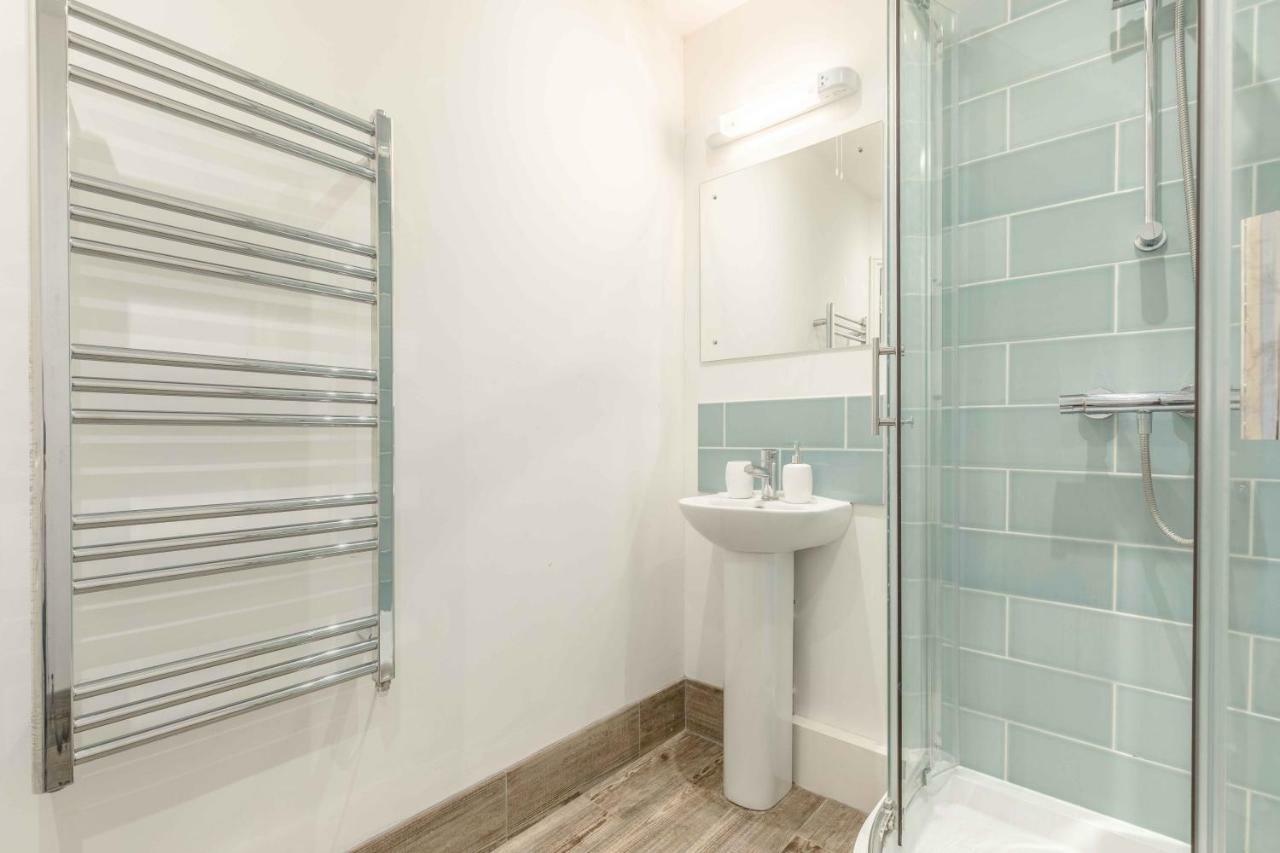 Modern Apartment Within Short Walk Of The Castle, High Street And Long Walk - Free Parking Windsor Kültér fotó