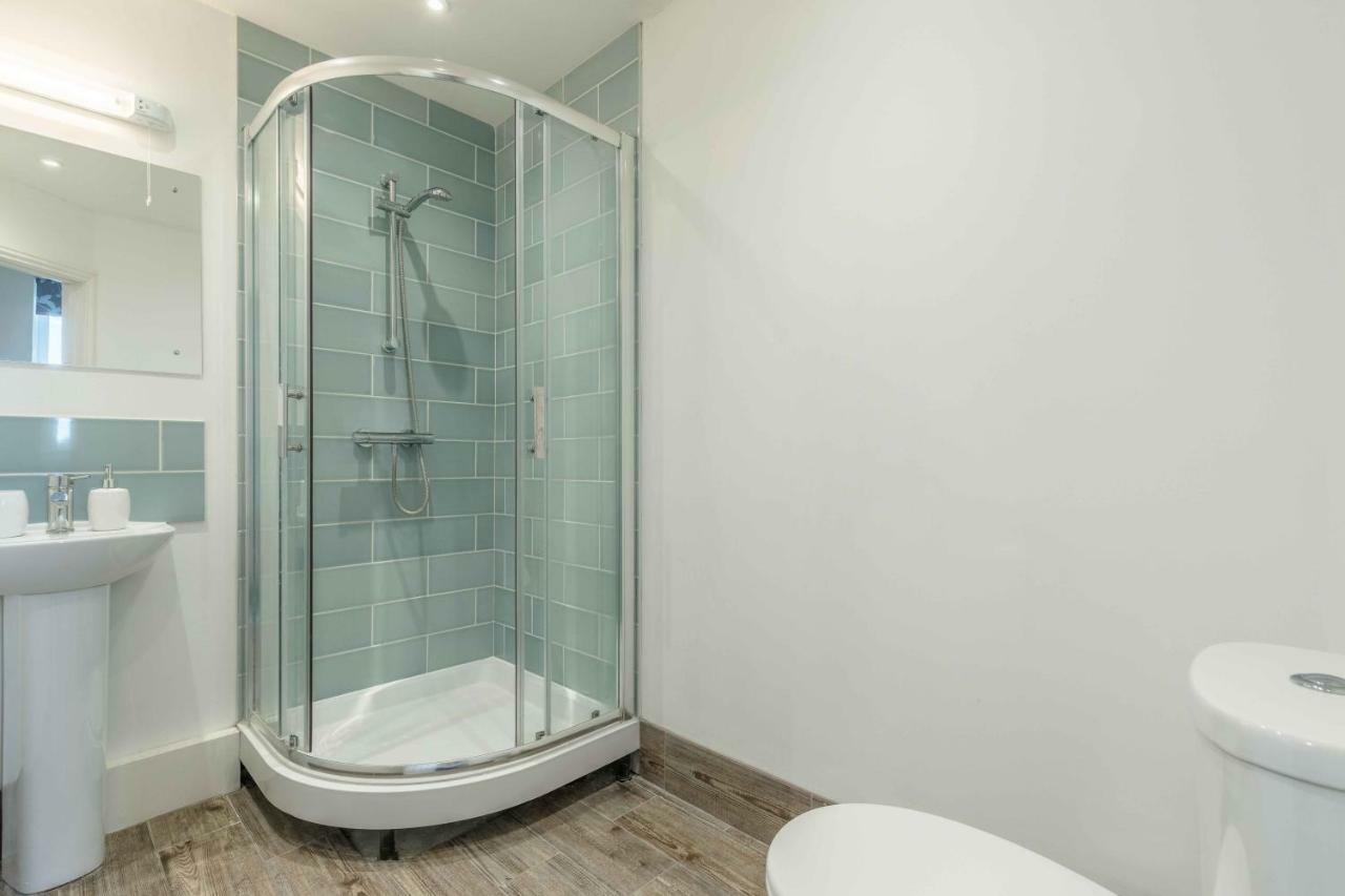 Modern Apartment Within Short Walk Of The Castle, High Street And Long Walk - Free Parking Windsor Kültér fotó